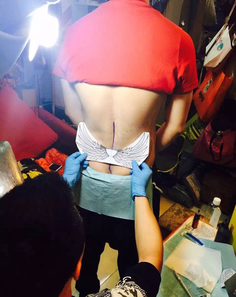 皇冠翅膀纹身图片