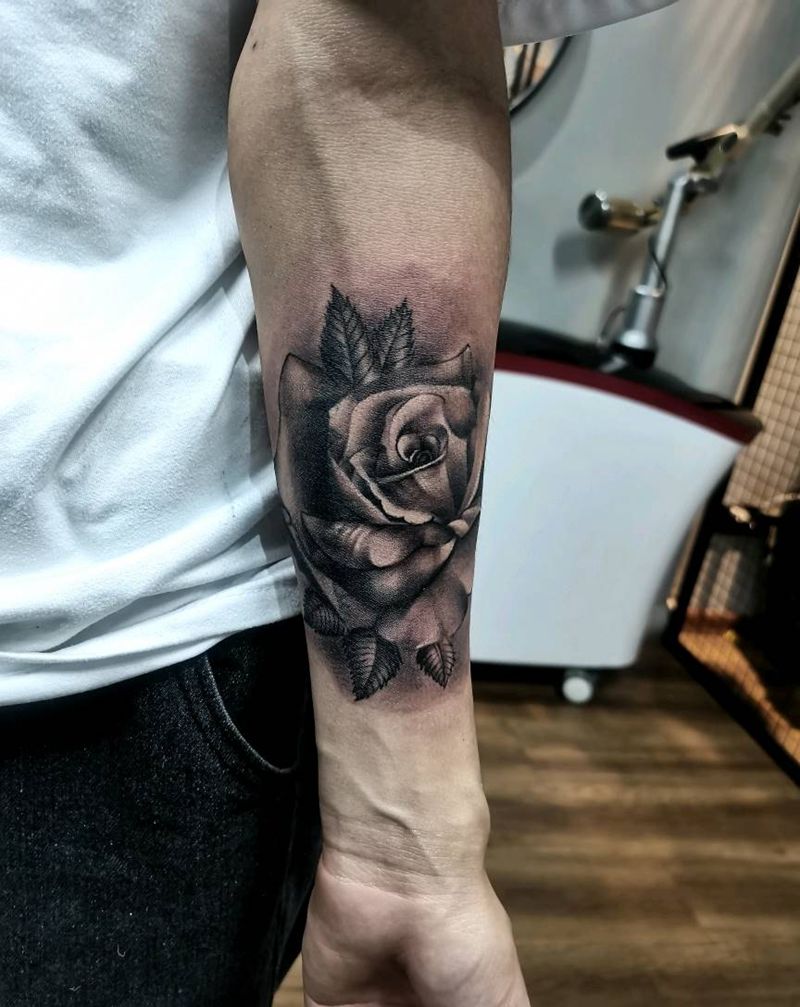 遮盖玫瑰纹身图片_手臂欧美写实纹身图案