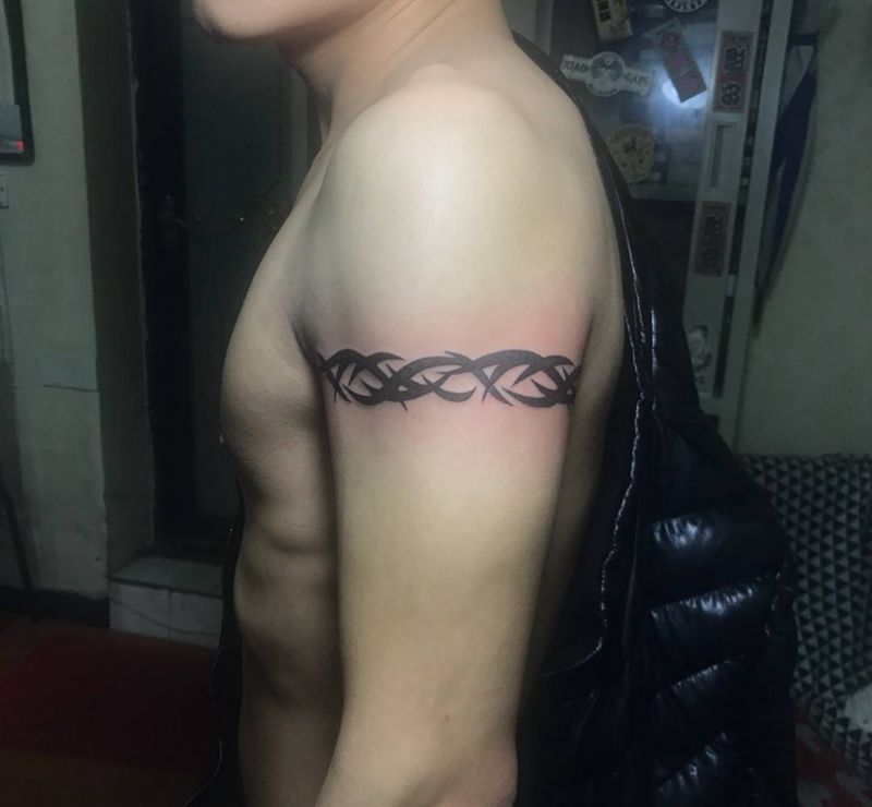 图腾臂环纹身图片
