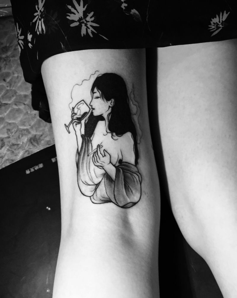 美女一枚纹身图片