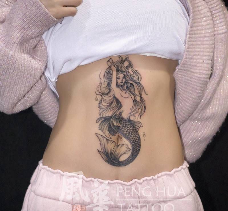 遮盖纹身图片_腰部腹部欧美写实点刺美人鱼纹身图案