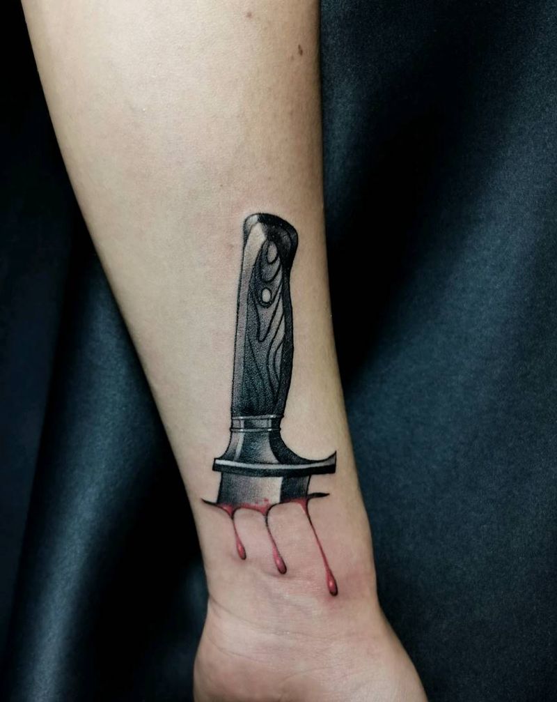 匕首纹身图片_手臂欧美写实纹身图案