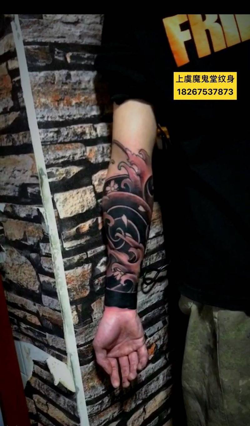 修改遮盖作品，客户手腕处在别的店纹毁了，本店原创，纹身图片