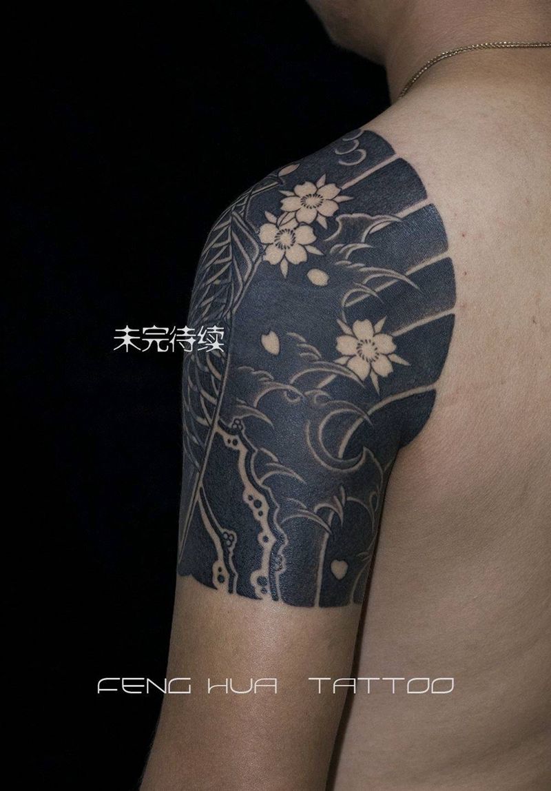 原创老传统鲤鱼半甲遮盖纹身图片_肩部手部老传统新传统鲤鱼遮盖老传统纹身图案