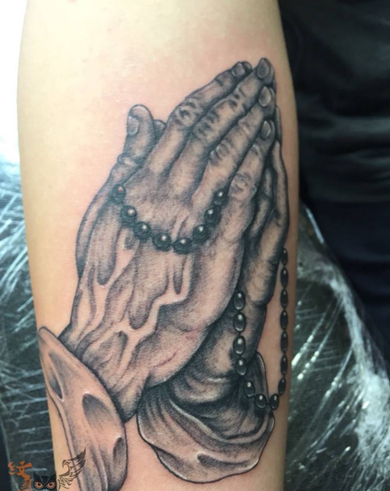 祈祷的手纹身图片