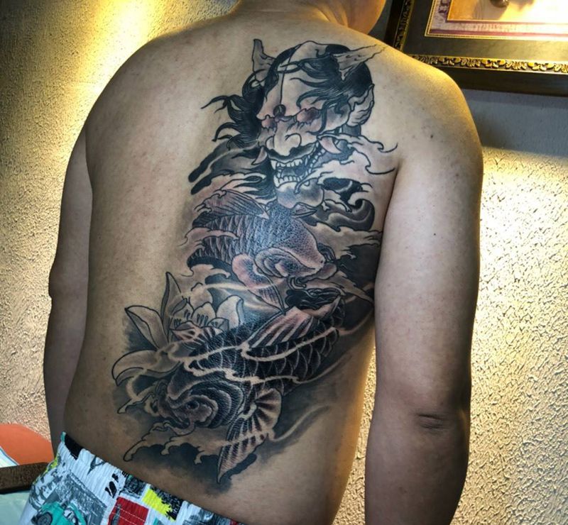 半背 传统 般若鲤鱼。纹身图片