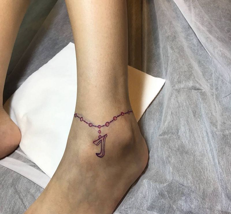 字母脚链纹身图片
