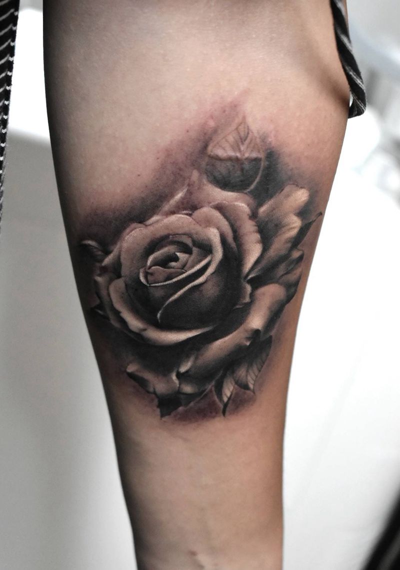 一朵玫瑰纹身图片_手臂欧美写实纹身图案