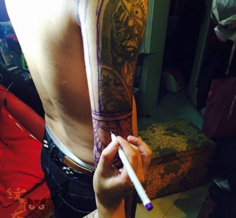 图腾花臂，初步纹身图片