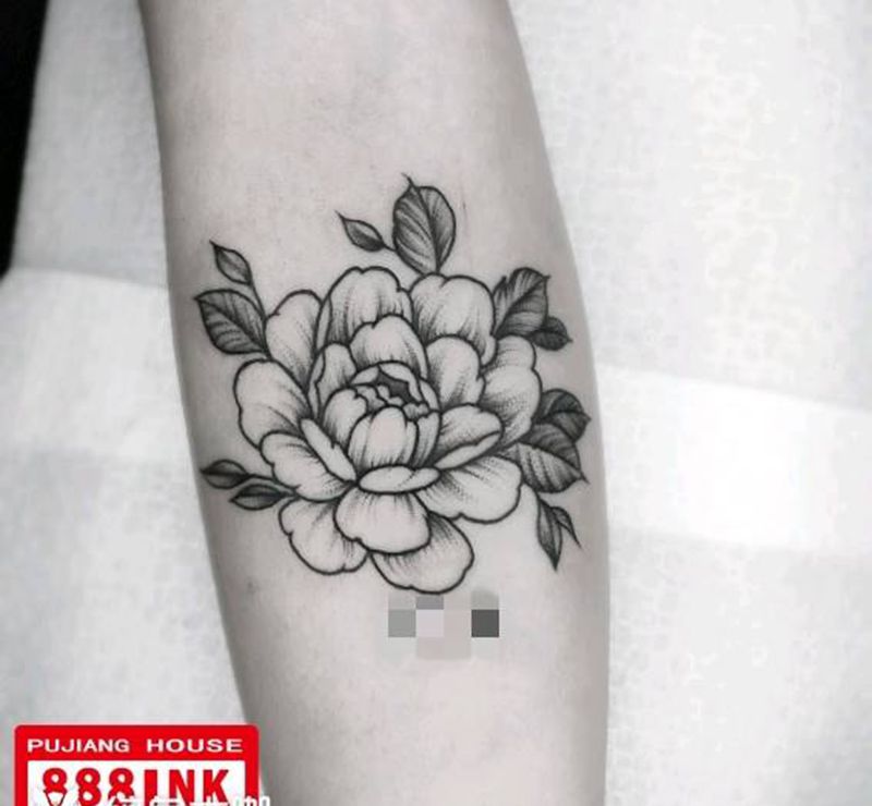 小臂单朵素花纹身图片_手臂点刺素花纹身图案
