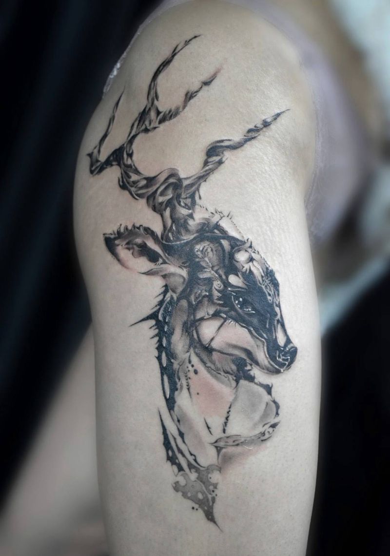 玲鹿纹身图片_腿部水墨纹身图案