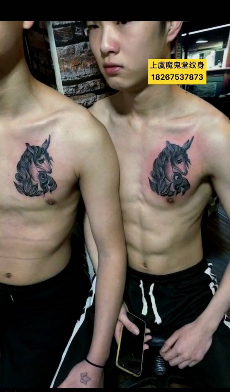 两兄弟做同款独角兽纹身图片