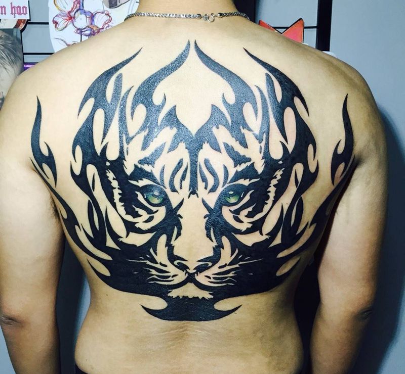 图腾虎头纹身图片