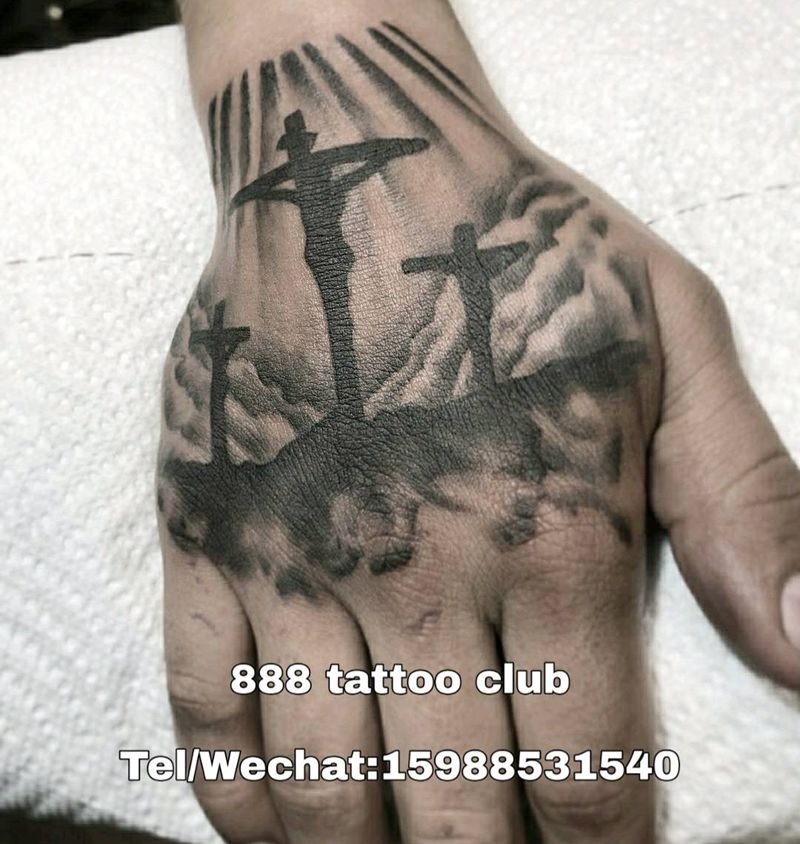 手背宗教题材纹身图片_手部欧美写实New School纹身图案
