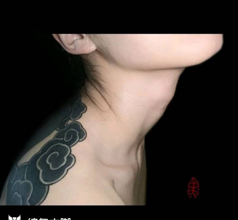 云纹身图片_背部老传统纹身图案