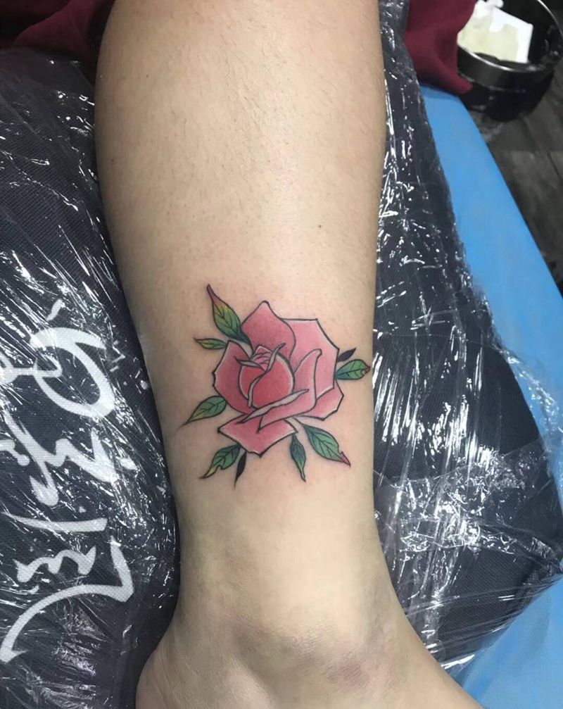 彩色 花 蝴蝶纹身图片_腿部新传统纹身图案