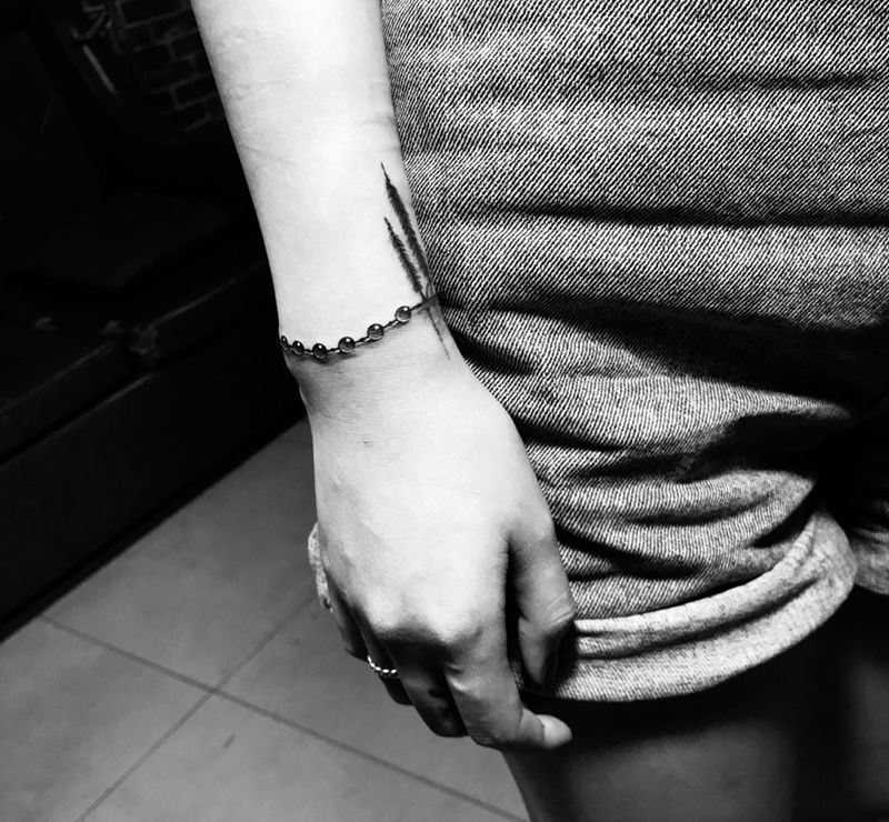 半串珠子纹身图片