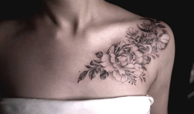 素花肩纹身图片_胸部纹身图案