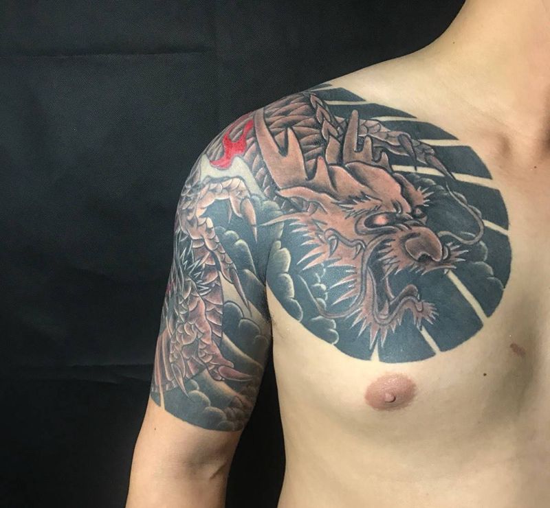 半甲龙纹身图片