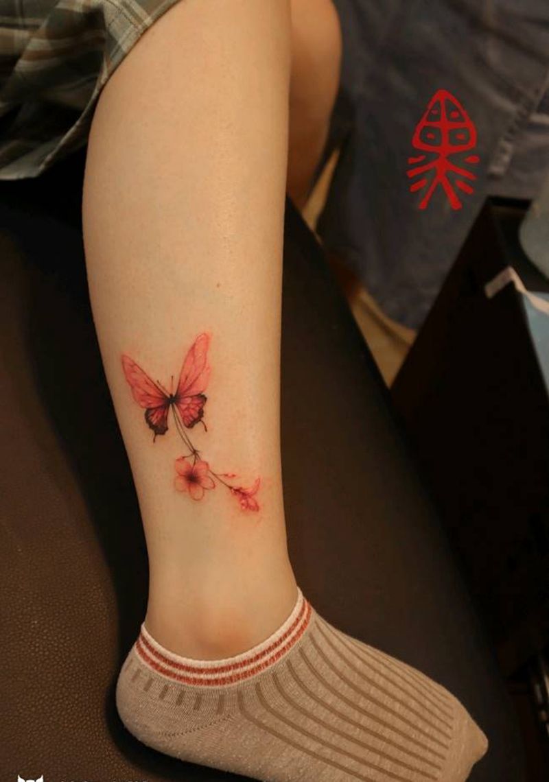 蝶纹身图片_脚部New School纹身图案