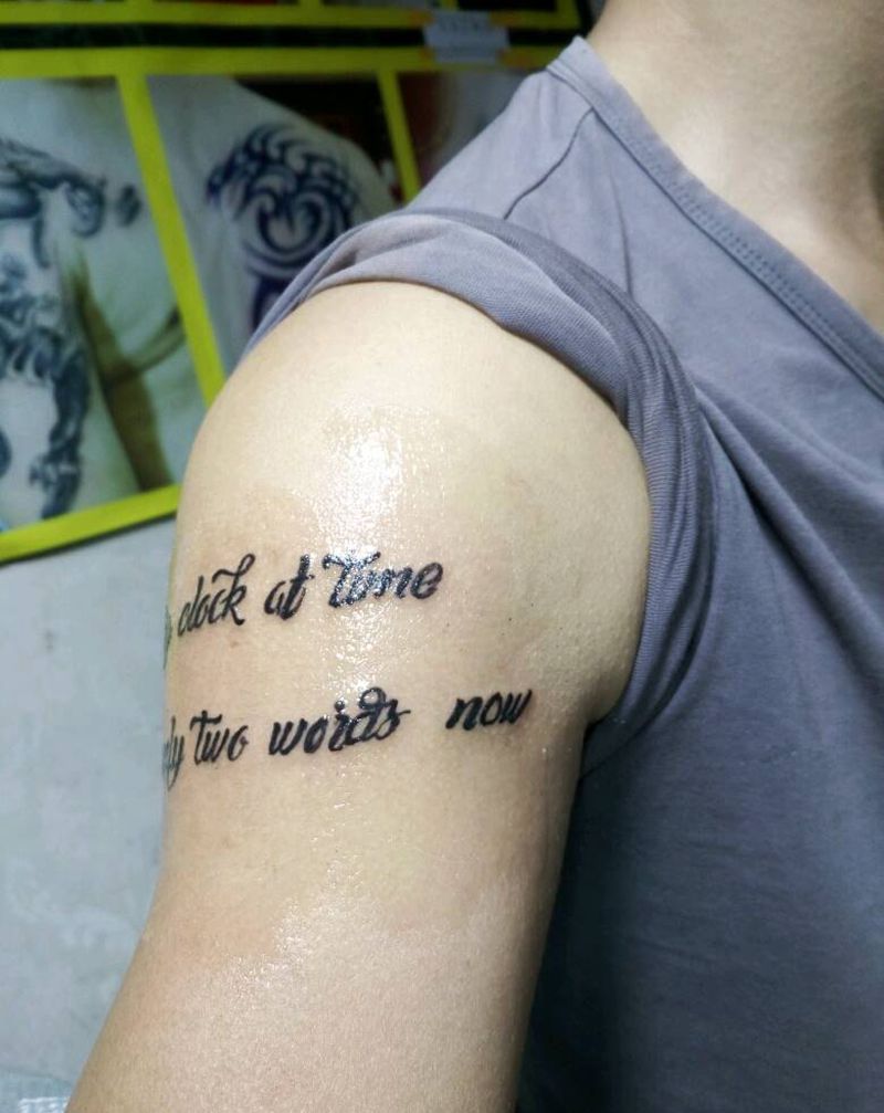 花体字纹身图片_手部清新字符纹身图案