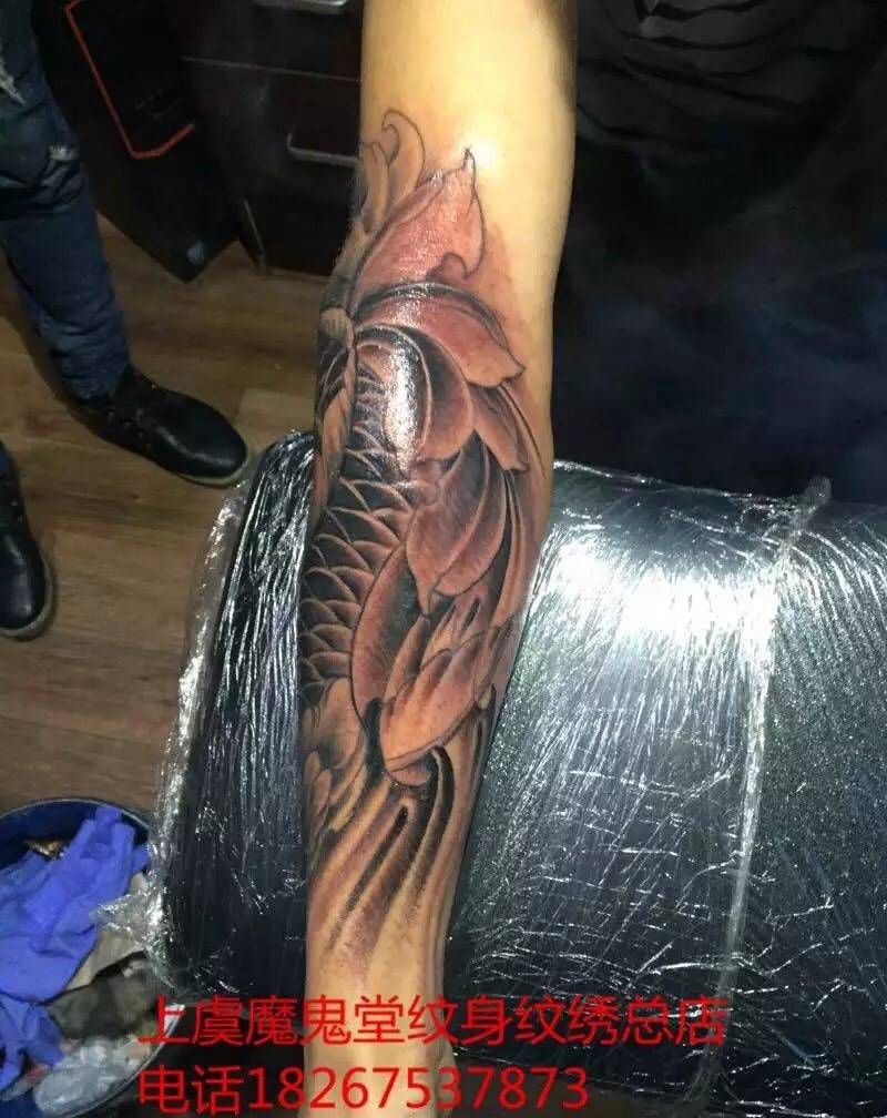 小臂鲤鱼纹身图片