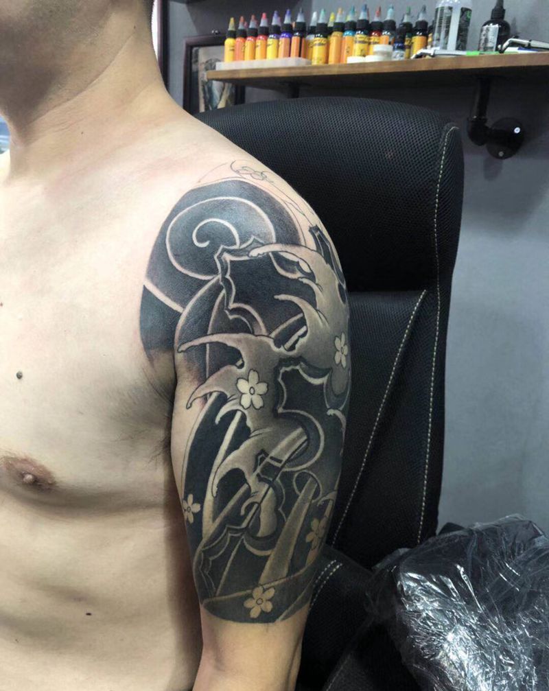 水浪纹身图片_肩部手臂新传统水浪纹身图案