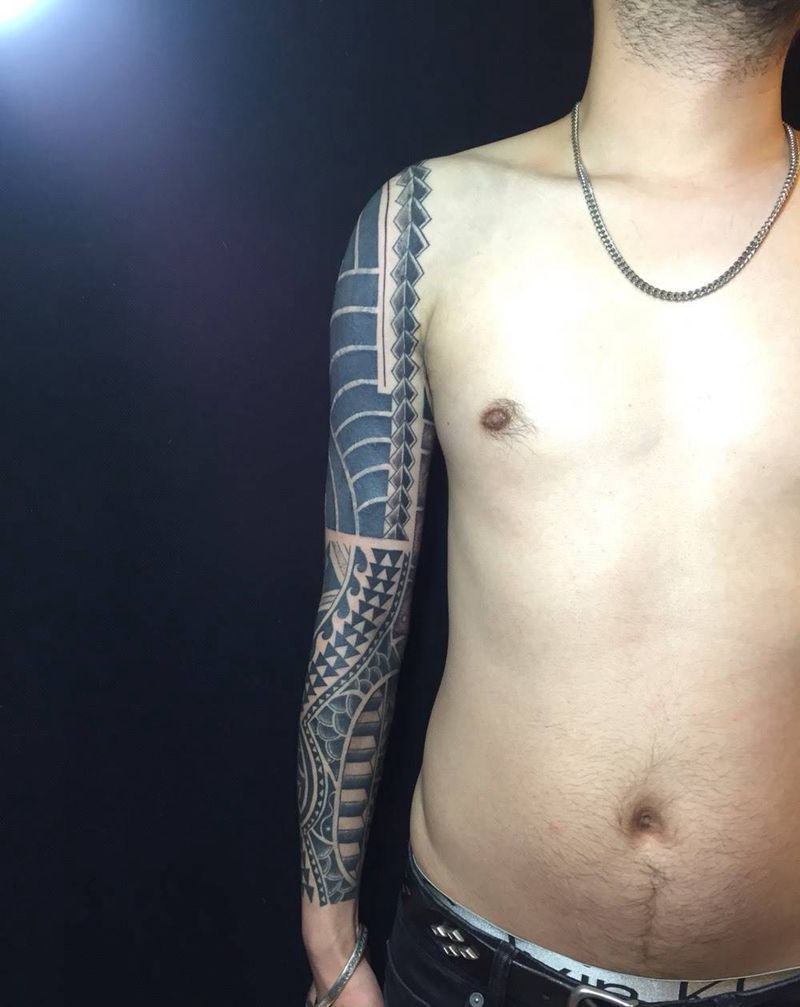 图腾花臂纹身图片