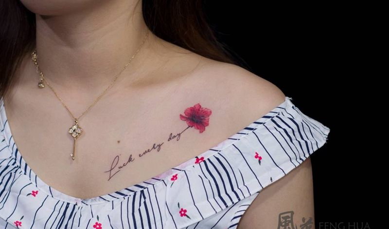 小清新纹身图片_肩部胸部水彩点刺纹身图案