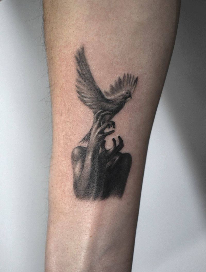 抓住和平纹身图片_手臂欧美写实微雕纹身图案