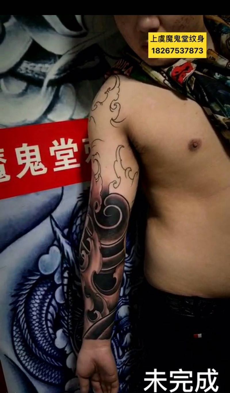 浪臂纹身图片