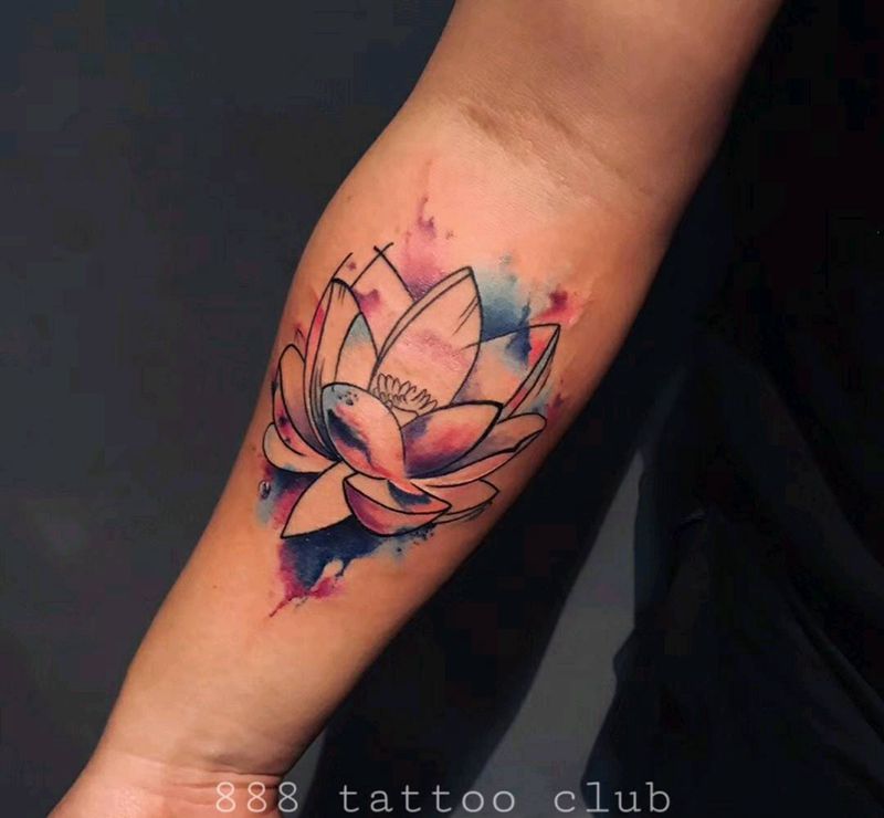 水彩泼墨莲花纹身图片_手臂水彩New School纹身图案