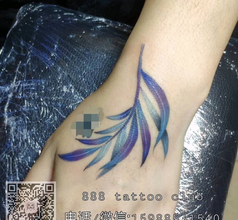 水彩叶子纹身图片_手部水彩纹身图案