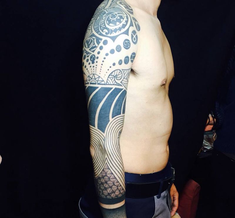 图腾花臂纹身图片