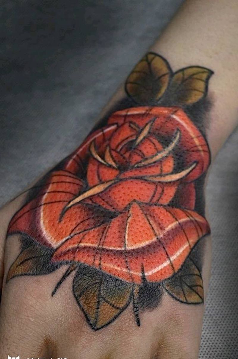 花手背纹身图片_手部New School纹身图案