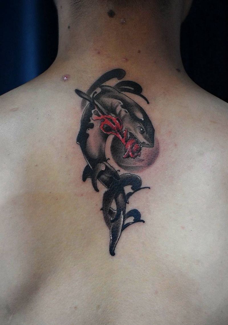 嗜心鲨纹身图片_肩部颈部欧美写实New School纹身图案