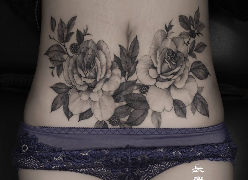 素花纹身图片_腹部腰部点刺欧美写实素花纹身图案