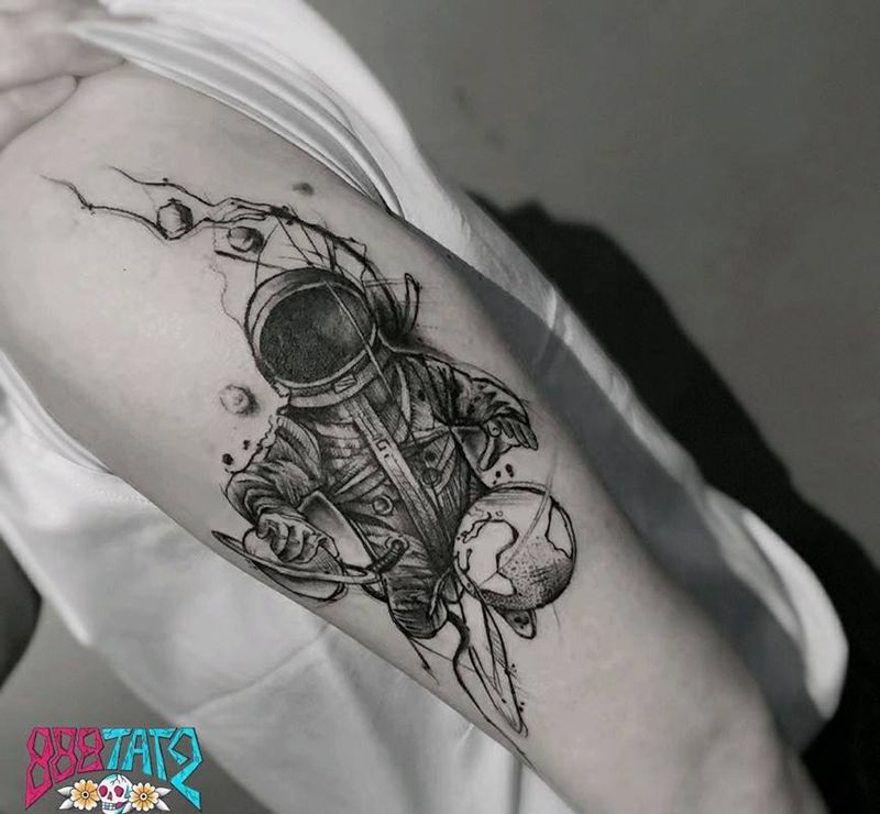 宇航员纹身图片_手臂New School宇航员星球纹身图案
