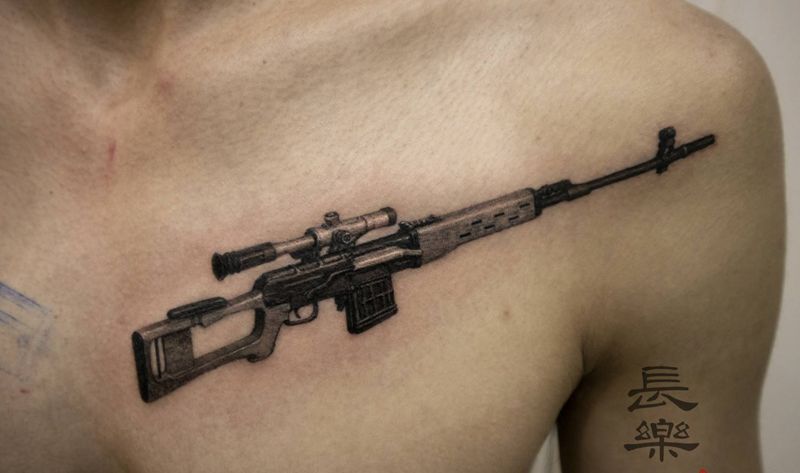 狙纹身图片_胸部欧美写实纹身图案