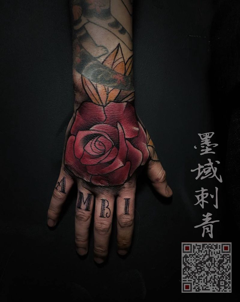 玫瑰纹身图片_成品手部传统欧美植物纹身图案