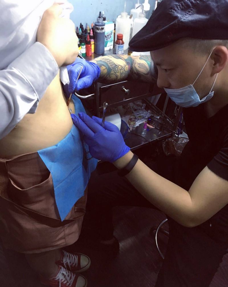 脐钉纹身图片