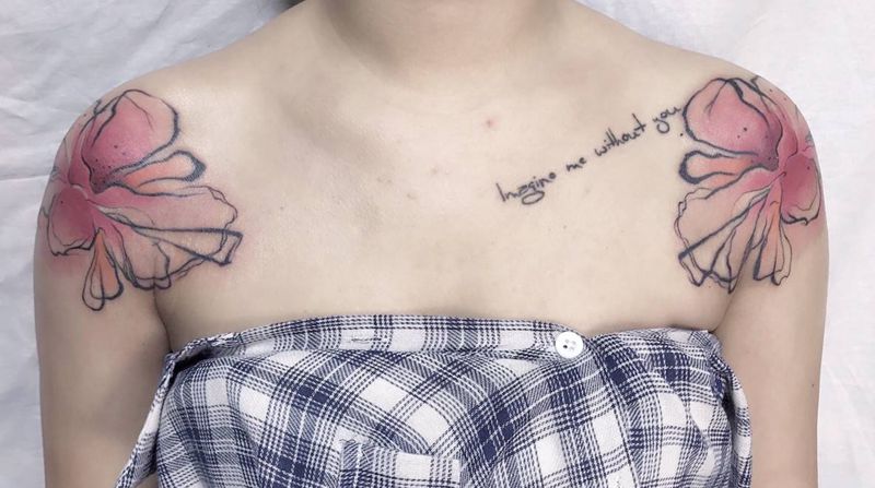 双肩花纹身图片_肩部水彩水墨纹身图案