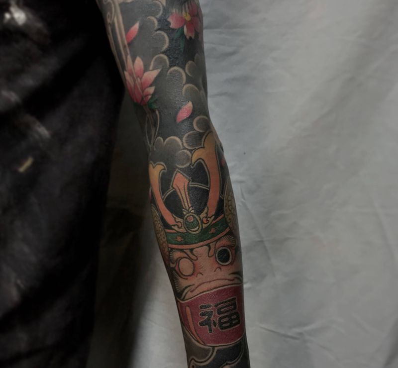 达摩蛋花臂纹身图片_手臂手部老传统纹身图案