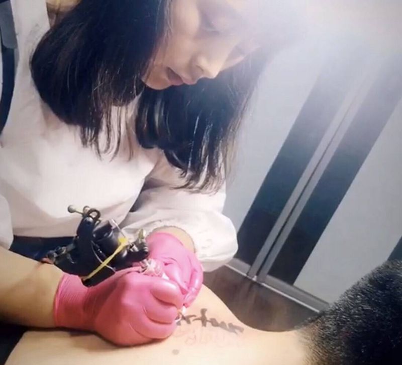 善恶纹身图片_颈部纹身图案