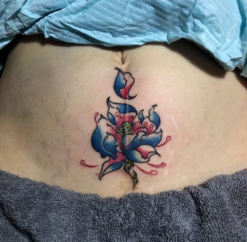 刨腹产疤痕遮盖纹身图片_腹部水彩花纹身图案