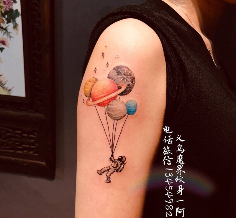 太空旅行纹身图片_手臂手部水彩几何太阳系太空人纹身图案