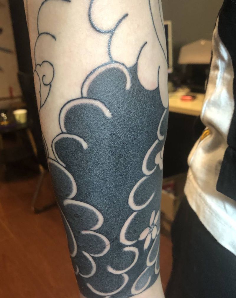 花臂圆五雾面纹身图片_手臂老传统花臂老传统泡泡云纹身图案