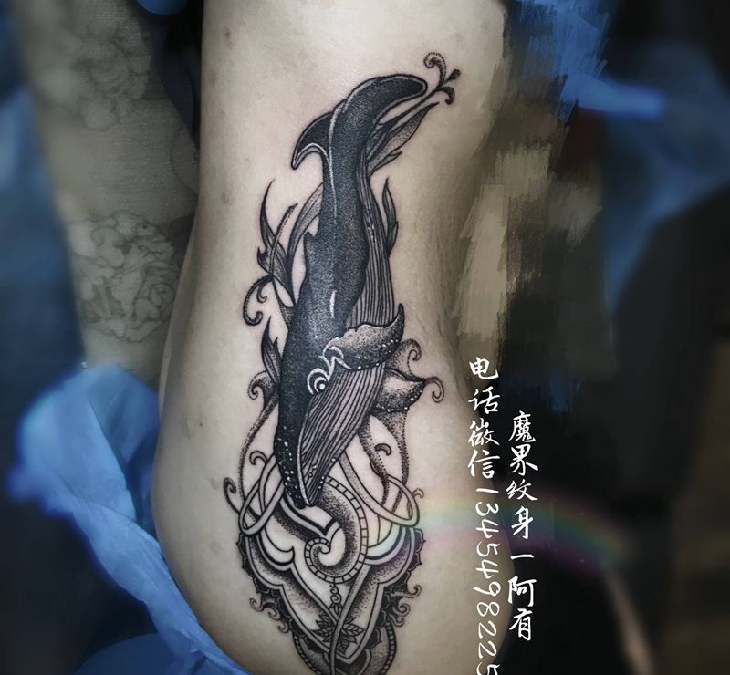 鲸鱼纹身图片_腰部臀部图腾点刺鲸鱼 女生腿纹身图案