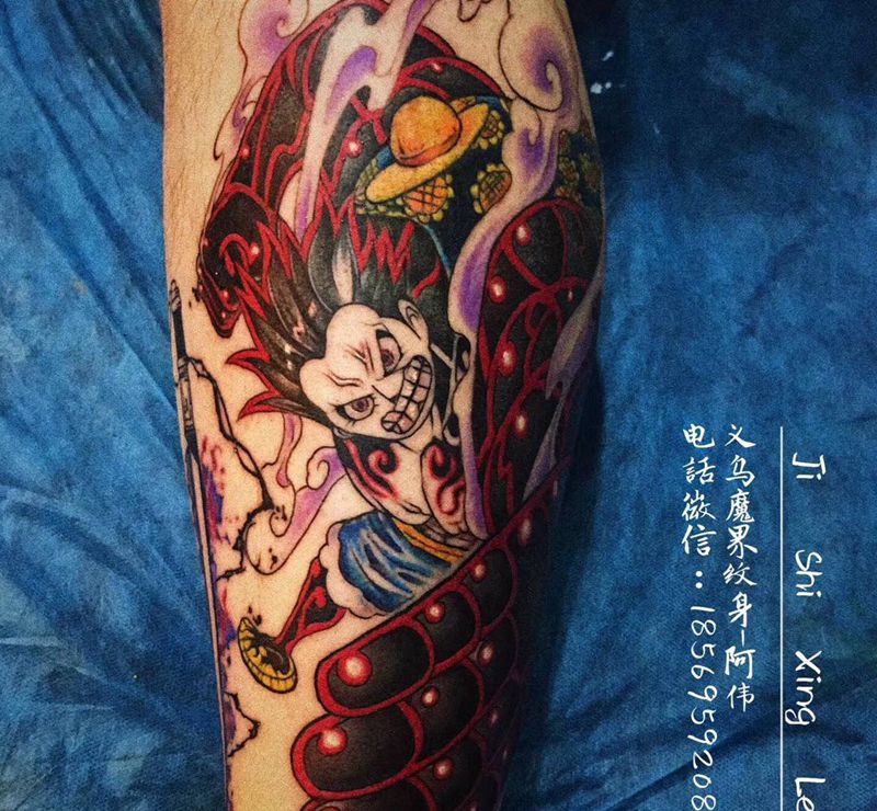 路飞四档纹身图片_腿部脚部水墨老传统路飞海贼王纹身图案