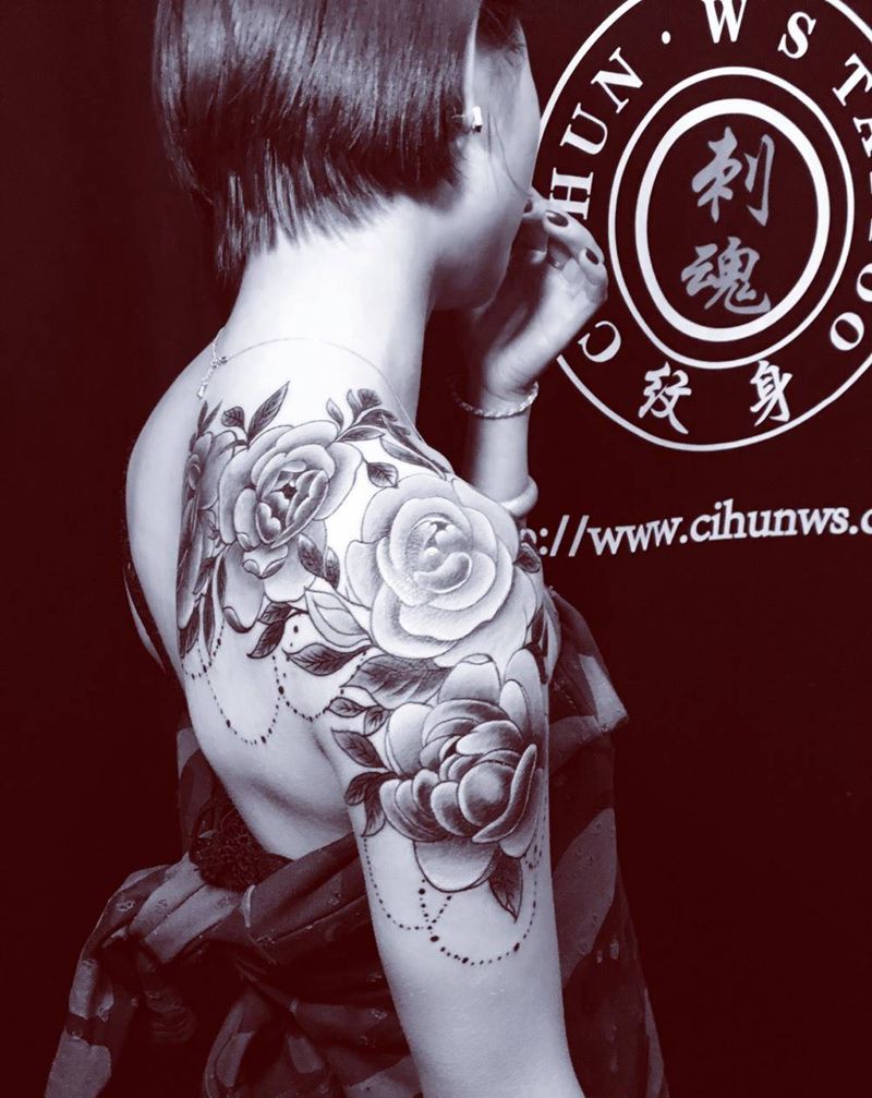 美女肩花纹身纹身图片
